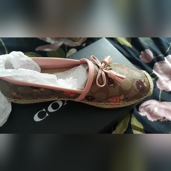 shoes - Picture 2 of 3